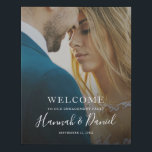 Modern Full Foto Engagement Party Willkommen  Künstlicher Leinwanddruck<br><div class="desc">Dieses schlichte Begrüßungsschild mit seinem schicken Foto und dem weißen Text,  inklusive Ihrer Vornamen in einem lebendigen,  skurrilen Drehbuch. Sie können den Schriftart und die Formulierung ändern,  um Ihren Stil Anzug.</div>
