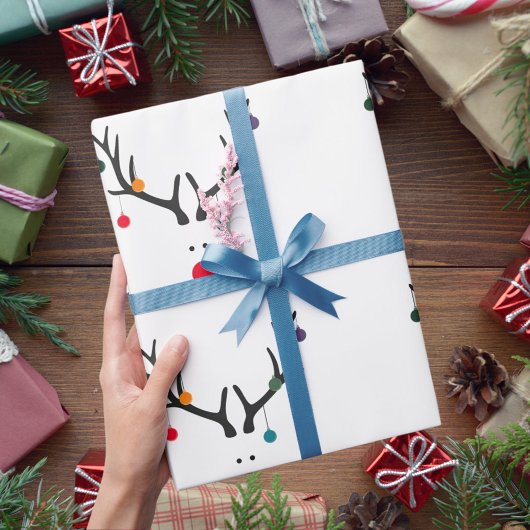 Modern funny abstract Christmas reindeer on white Geschenkpapier