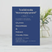 Modern Funny Black White Wedding Invitation Einladung (Stehend Vorderseite)