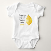 Modern Funny Lemon Yellow Zitat Baby Strampler (Vorderseite)