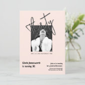 Modern Funny Light Pink Foto 30. Geburtstag  Einladung (Stehend Vorderseite)