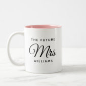 Modern Future Mrs Bride Verlobung Script Zweifarbige Tasse (Links)