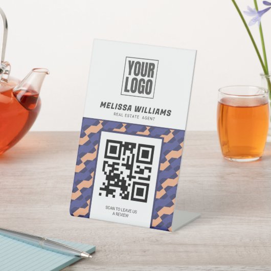 Modern Geometric Interlocking Pattern  Sockelschild (In SItu)