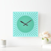 Modern Geometric Sunburst - Aqua and Seafoam Green Quadratische Wanduhr (Zuhause)