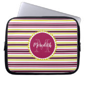 Modern Giralrosa Lila-Gelbe Streifen Monogramm Laptopschutzhülle (Vorderseite)