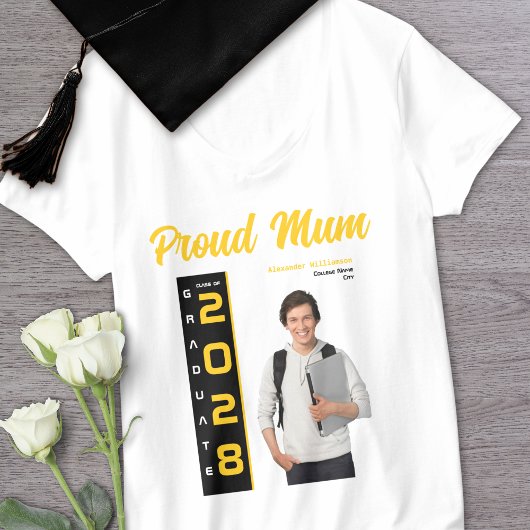 Modern Gold Black Abschluss Foto Proud Mum T-Shirt