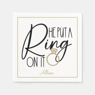 Modern Gold Black Name Er setzte einen Ring darauf Serviette