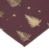 Modern Gold Christmas trees pattern on burgundy Kurzer Tischläufer (Ecke)