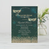 Modern Gold Diamonds Masque Green Quinceañera Einladung (Stehend Vorderseite)