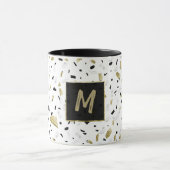 Modern Gold Foil Marble Terrazzo Muster Monogram Tasse (Zentrum)