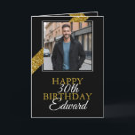 Modern Gold Glitzer Strip Boyfriend Birthday Karte<br><div class="desc">Feiern Sie stilvoll mit einem individuellen Foto,  das vor einem dunklen Hintergrund gerahmt ist und durch einen schimmernden goldenen Glitzer-Streifen für eine Touch von Eleganz und Eleganz verstärkt wird. Ideal für unvergessliche Momente mit einer persönlichen und luxuriösen Touch.</div>