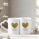 Modern Gold Heart Mr. and Mrs. Newlyweds Wedding Liebestassen<br><div class="desc">Individuell gestaltetes Liebhaber Tasse Set für die Ehepaare/Jungvermählten/Braut und Bräutigam mit moderner Handkalligraphie auf stilvollen Golden Glitzer Herzen. Personalisieren Sie mit Nachname und Hochzeitsdatum.</div>