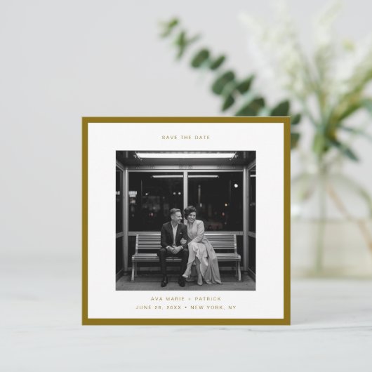 Modern Gold Hue Frame Typografy Wedding Rett Date Einladung (Stehend Vorderseite)