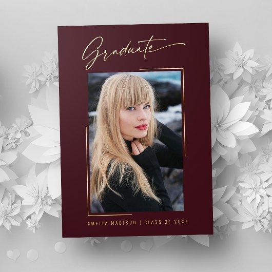 Modern Gold Ink Script Burgundy Grad Foto Card Folieneinladung