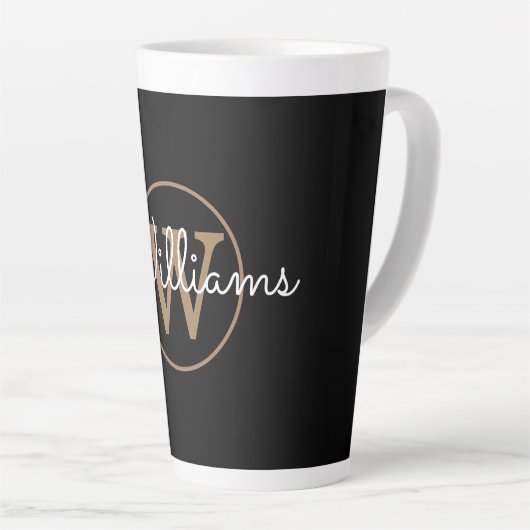 Modern Gold Monogram Script Black Milchtasse (Rechte Ecke)