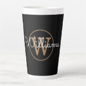Modern Gold Monogram Script Black Milchtasse (Vorderseite)
