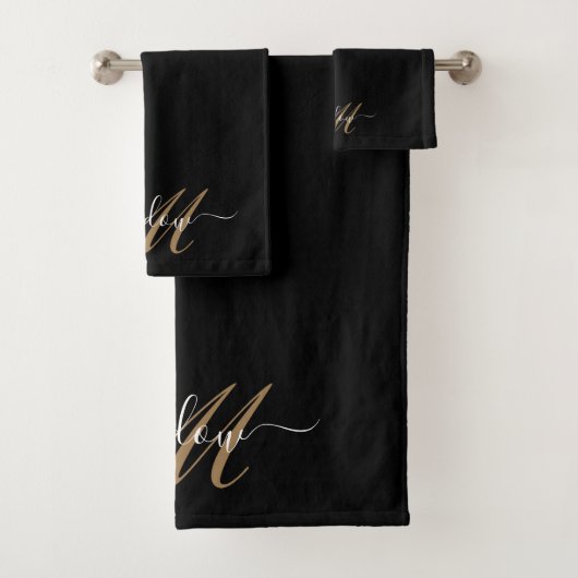 Modern Gold Monogram Script Name Badhandtuch Set (Insitu)
