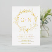 Modern Gold Monogram Verlassen Wreath Wedding Gold Folieneinladung (Stehend vorne)