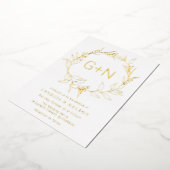 Modern Gold Monogram Verlassen Wreath Wedding Gold Folieneinladung (Gedreht)