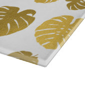 Modern Gold Monstera Tropical Blätter Muster Schneidebrett (Ecke)