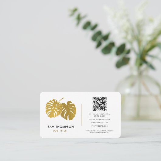 Modern Gold Monsteral Tropical QR Code Social Medi Visitenkarte (Stehend Vorderseite)