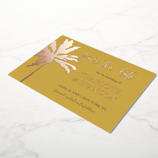 Modern Gold Palm Tree Beach Hochzeit Save the Date Folieneinladung (Gedreht)