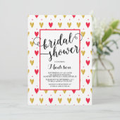Modern Gold Red Hearts Bridal Dusche Einladung (Stehend Vorderseite)