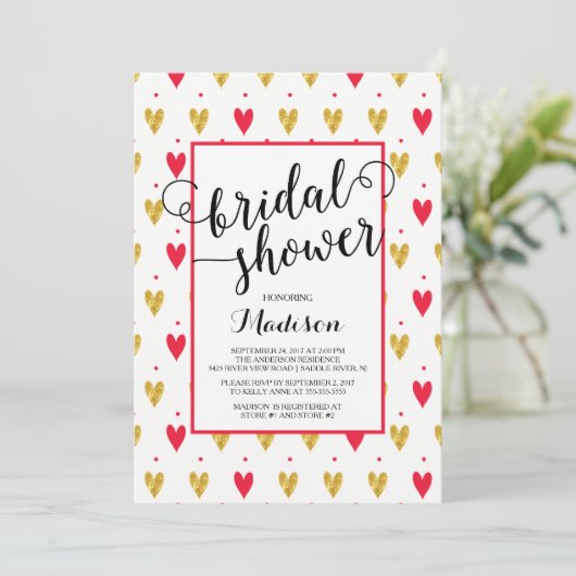Modern Gold Red Hearts Bridal Dusche Einladung (Stehend Vorderseite)