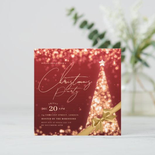 MODERN Gold Red Winter Christmas Tree Bow Party  Einladung (Stehend Vorderseite)