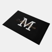 Modern Gold Schwarz-weiß Elegante Monogram Custom Fußmatte (Schrägansicht)