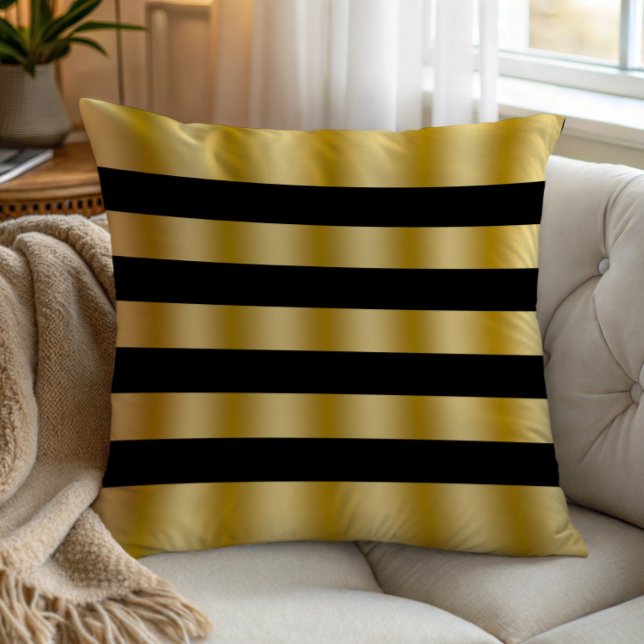Modern Gold Stripes Black Background Throw Kissen (Von Creator hochgeladen)