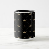 Modern Golden Crown Pattern Monogram Initial Black Tasse (Zentrum)