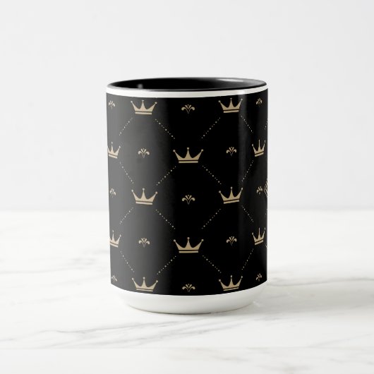 Modern Golden Crown Pattern Monogram Initial Black Tasse (Zentrum)