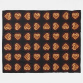 Modern Golden Heart on Burgundy Background Fleecedecke (Vorderseite (Horizontal))