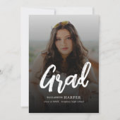 Modern Grad Brush Script Photo Graduation Einladung (Vorderseite)