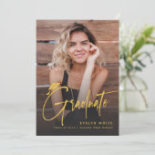 Modern Grad Cap Script 4 Photo Simple Graduation Einladung (Stehend Vorderseite)