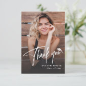 Modern Grad Cap Script Simple Photo Graduation Dankeskarte (Stehend Vorderseite)