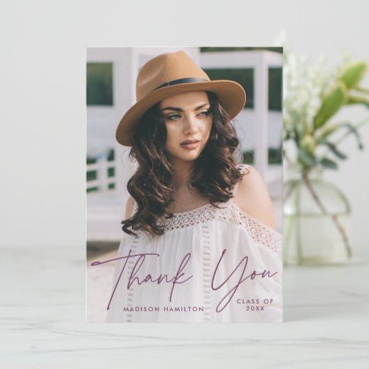 Modern Graduate Purple Script Foto Graduation Dankeskarte (Stehend Vorderseite)