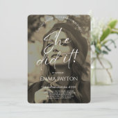 Modern Graduation Celebration  Einladung (Stehend Vorderseite)