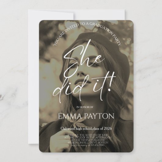 Modern Graduation Celebration  Einladung (Vorderseite)