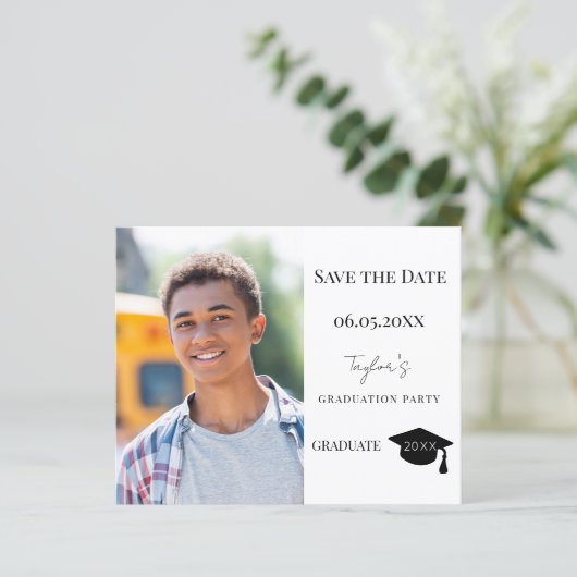 Modern Graduation Party guy Save the Date card (Stehend Vorderseite)