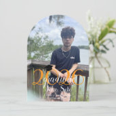  Modern Graduation Typography 2026 Script Photo  Einladung (Stehend Vorderseite)