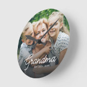 Modern Grandma Established Script Photo Runde Wanduhr (Winkel)