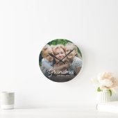 Modern Grandma Established Script Photo Runde Wanduhr (Zuhause)