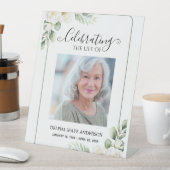 Modern Green and White Floral Pedestal Sign Sockelschild (In Situ)