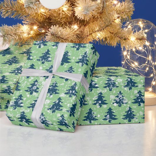 Modern Green Blue Christmas Snowy Trees Geschenkpapier (Feiertage)