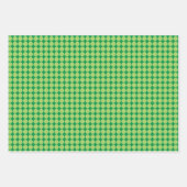 Modern Green Geometric St. Patrick's Day Set von 3 Geschenkpapier Set (Vorderseite)