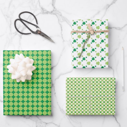 Modern Green Geometric St. Patrick's Day Set von 3 Geschenkpapier Set (Vorderseite)