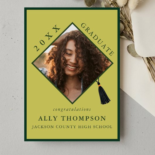 Modern Green Graduation Cap Photo Announcement Einladung