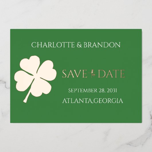 Modern Green Irish Vierblättriges Kleeblatt Save t Folieneinladung (Vorderseite)